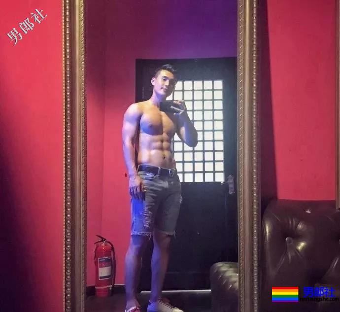 湖南大学肌肉学霸，练就胸肌腹肌人鱼线 - 51虹马