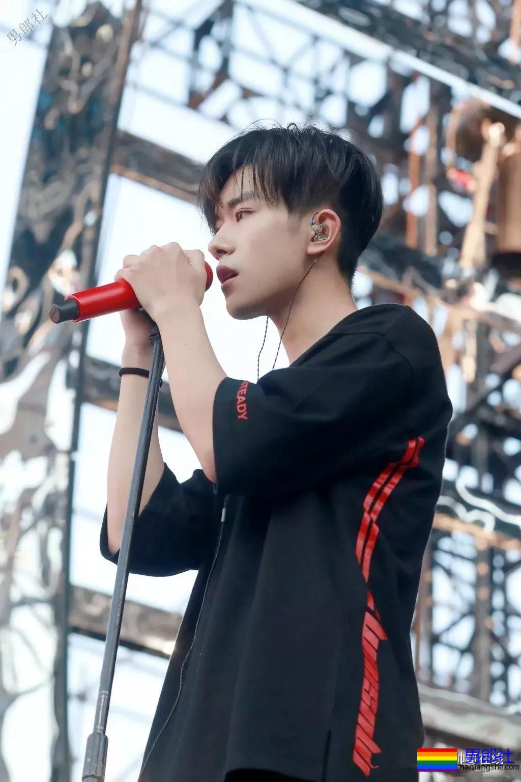 易烊千玺《少年的你》被虐惨，你戒得掉这狂野少年的气息吗？ - 51虹马