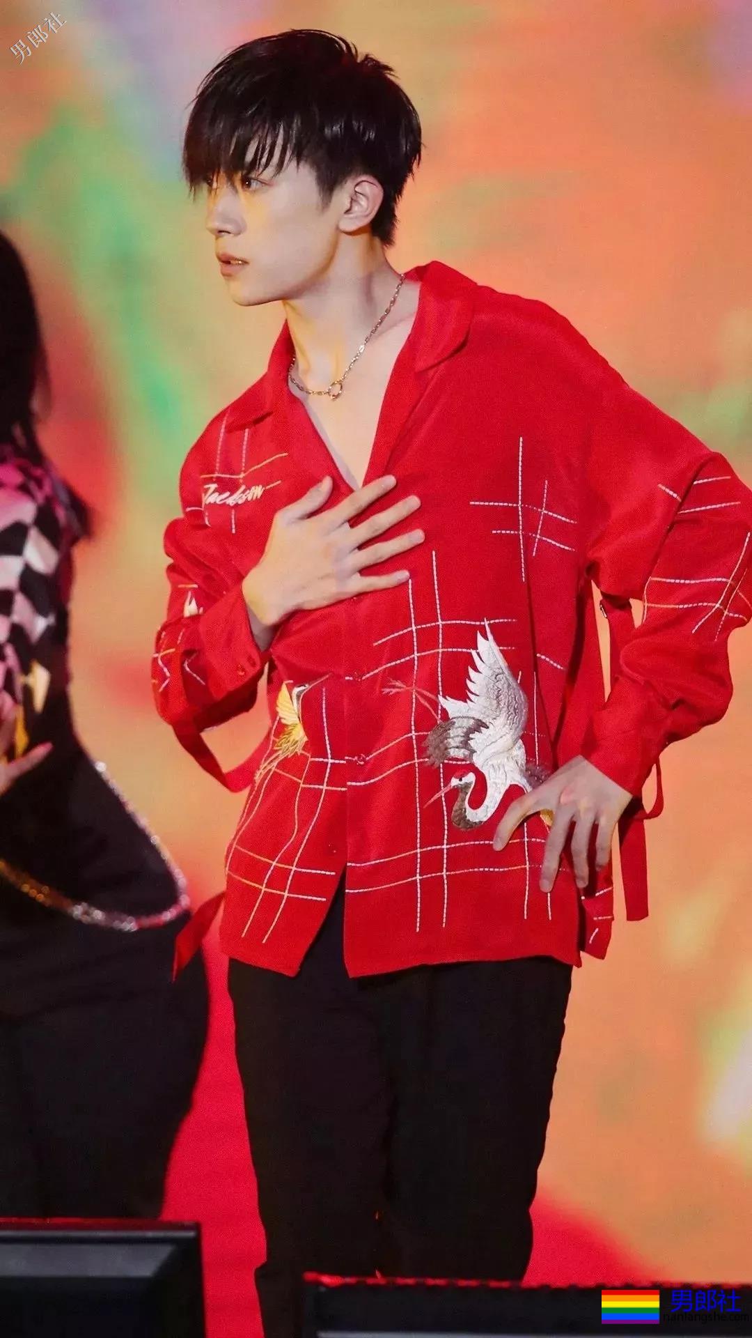 易烊千玺《少年的你》被虐惨,你戒得掉这狂野少年的气息吗? - 51虹马 易烊千玺《少年的你》被虐惨,你戒得掉这狂野少年的气息吗? - 51虹马