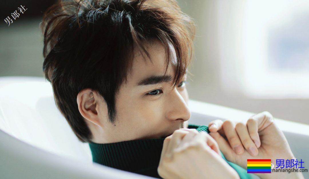 大鼻子一字马男星开拔，腹肌侍卫小哥凭实力抢镜？ - 51虹马