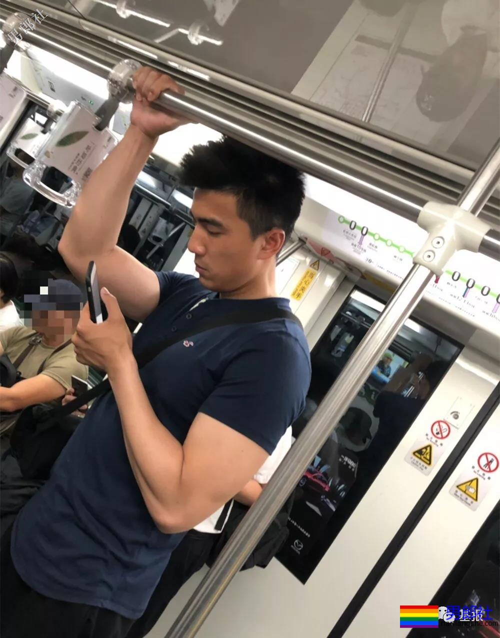 抓拍穿紧身裤的龙舟体育生，都是粗壮肌肉男 - 51虹马