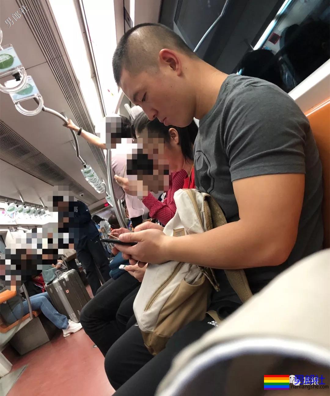 抓拍穿紧身裤的龙舟体育生，都是粗壮肌肉男 - 51虹马