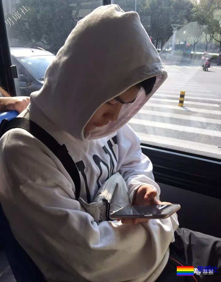 抓拍穿紧身裤的龙舟体育生，都是粗壮肌肉男 - 51虹马