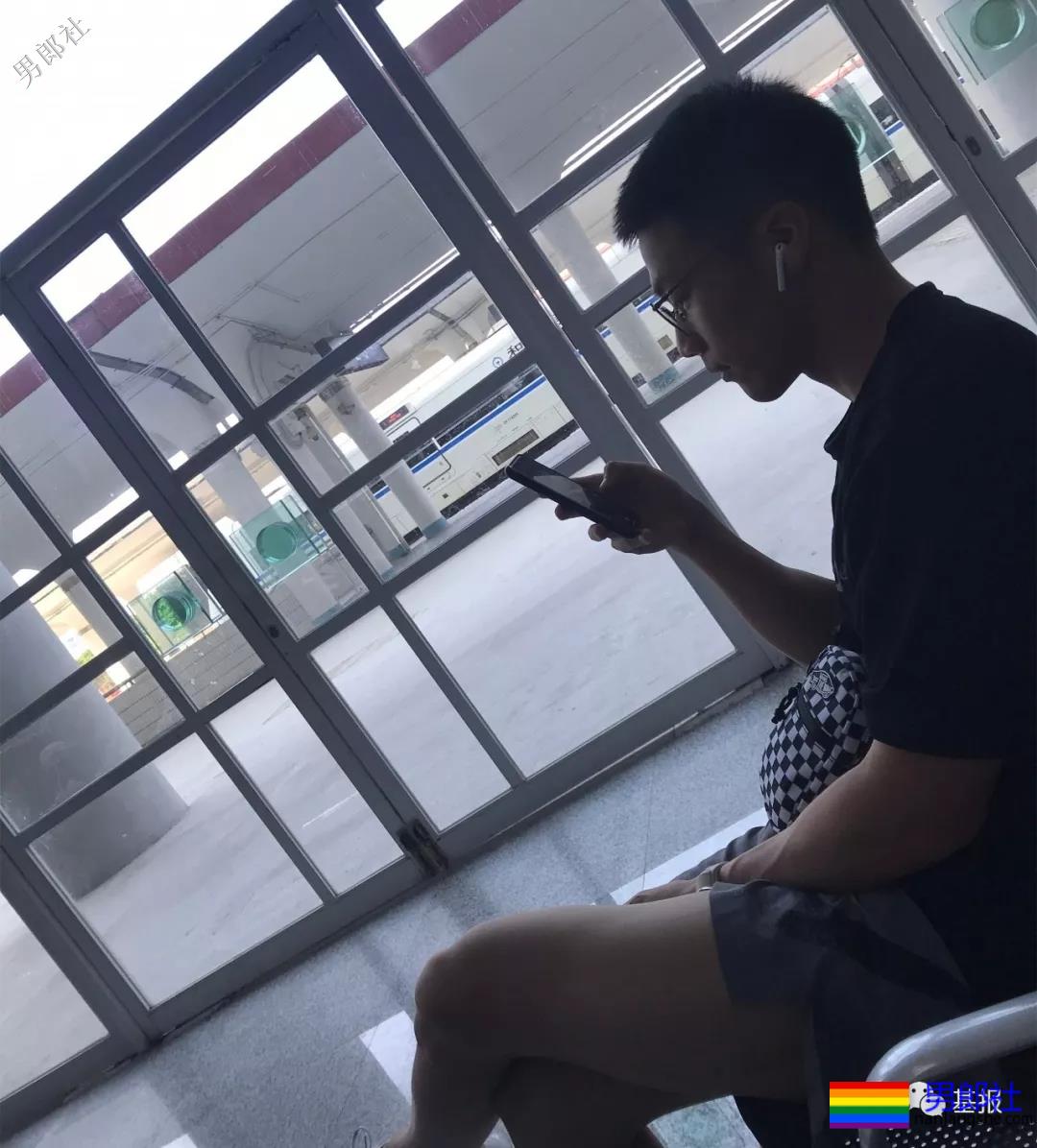 抓拍穿紧身裤的龙舟体育生，都是粗壮肌肉男 - 51虹马