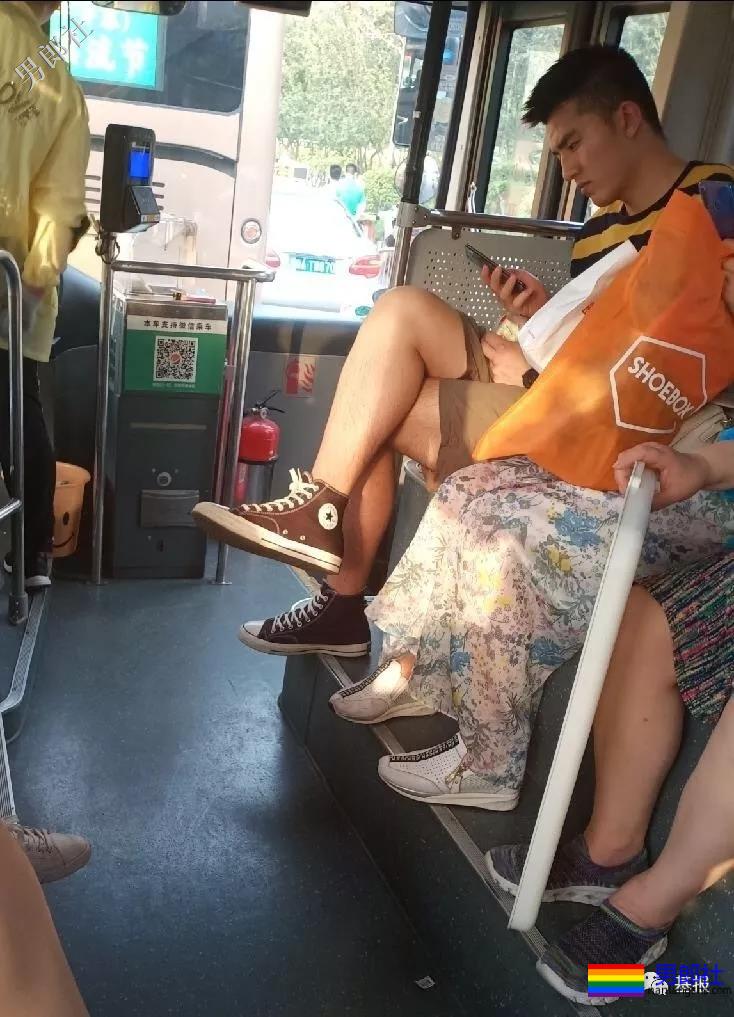 抓拍穿紧身裤的龙舟体育生，都是粗壮肌肉男 - 51虹马