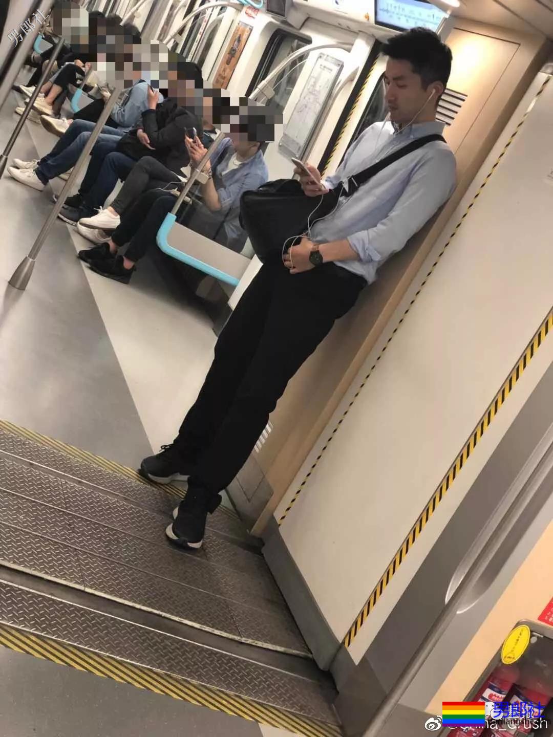 抓拍穿紧身裤的龙舟体育生，都是粗壮肌肉男 - 51虹马