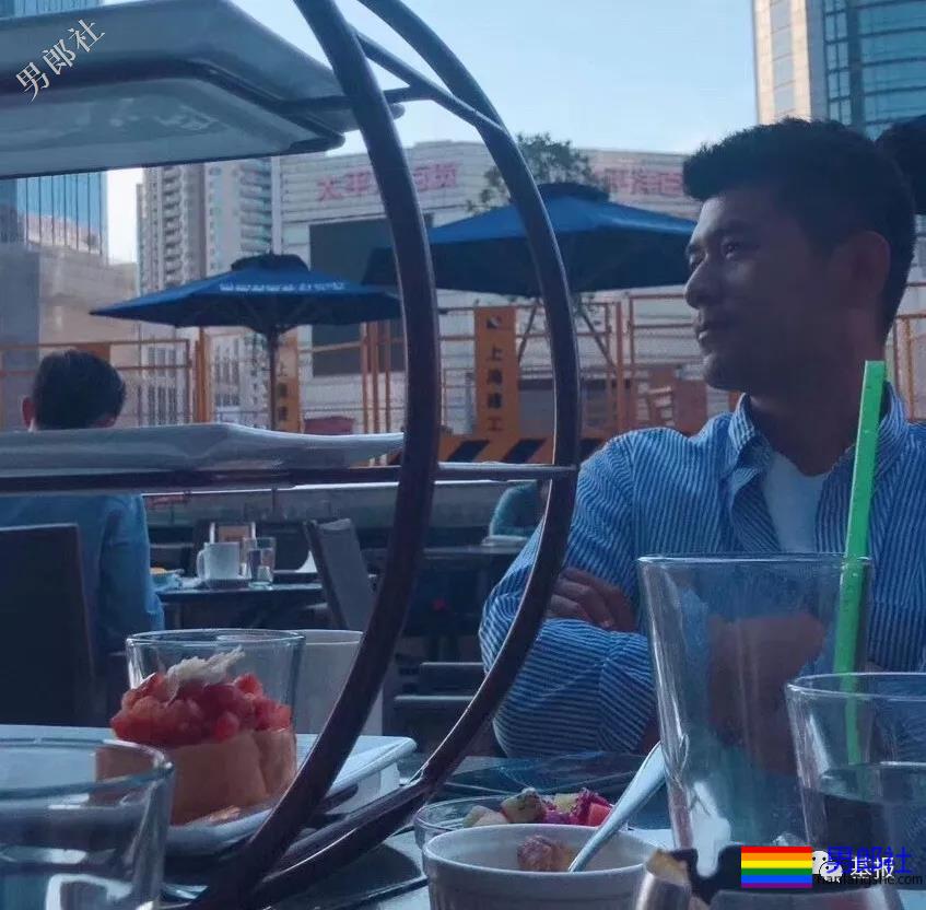 抓拍穿紧身裤的龙舟体育生，都是粗壮肌肉男 - 51虹马