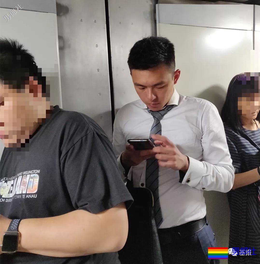 抓拍穿紧身裤的龙舟体育生,都是粗壮肌肉男 - 51虹马 抓拍穿紧身裤的龙舟体育生,都是粗壮肌肉男 - 51虹马