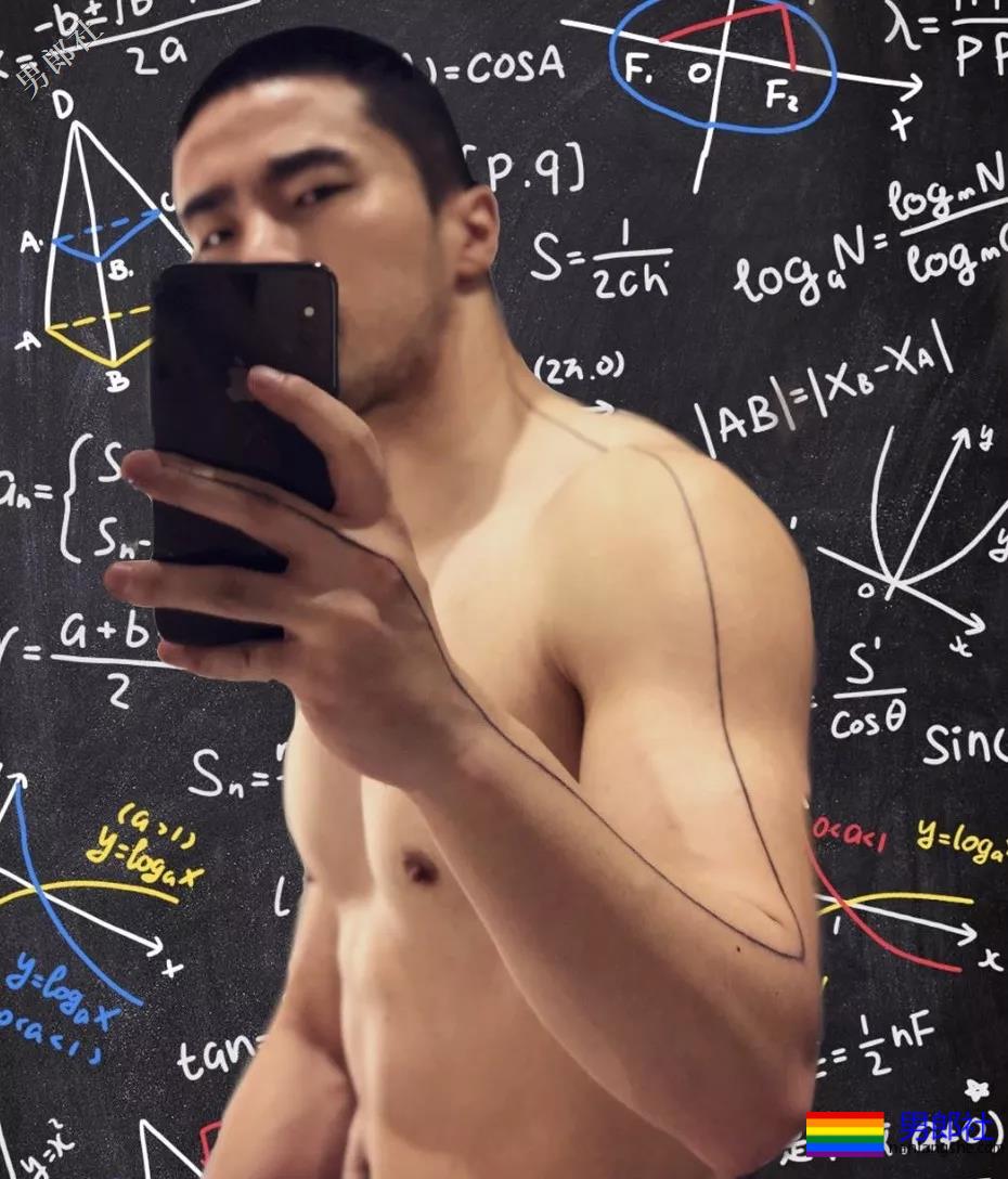 单眼皮肉壮痞帅小叔，摆出自己前凸后翘的身材在房间自拍！ - 51虹马