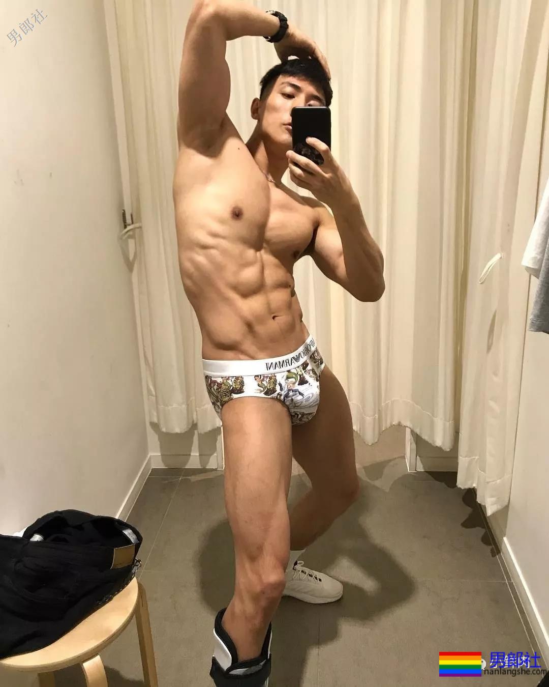 男模赵亮最新泳裤硬照一览，这谁能遭得住啊？-51虹马