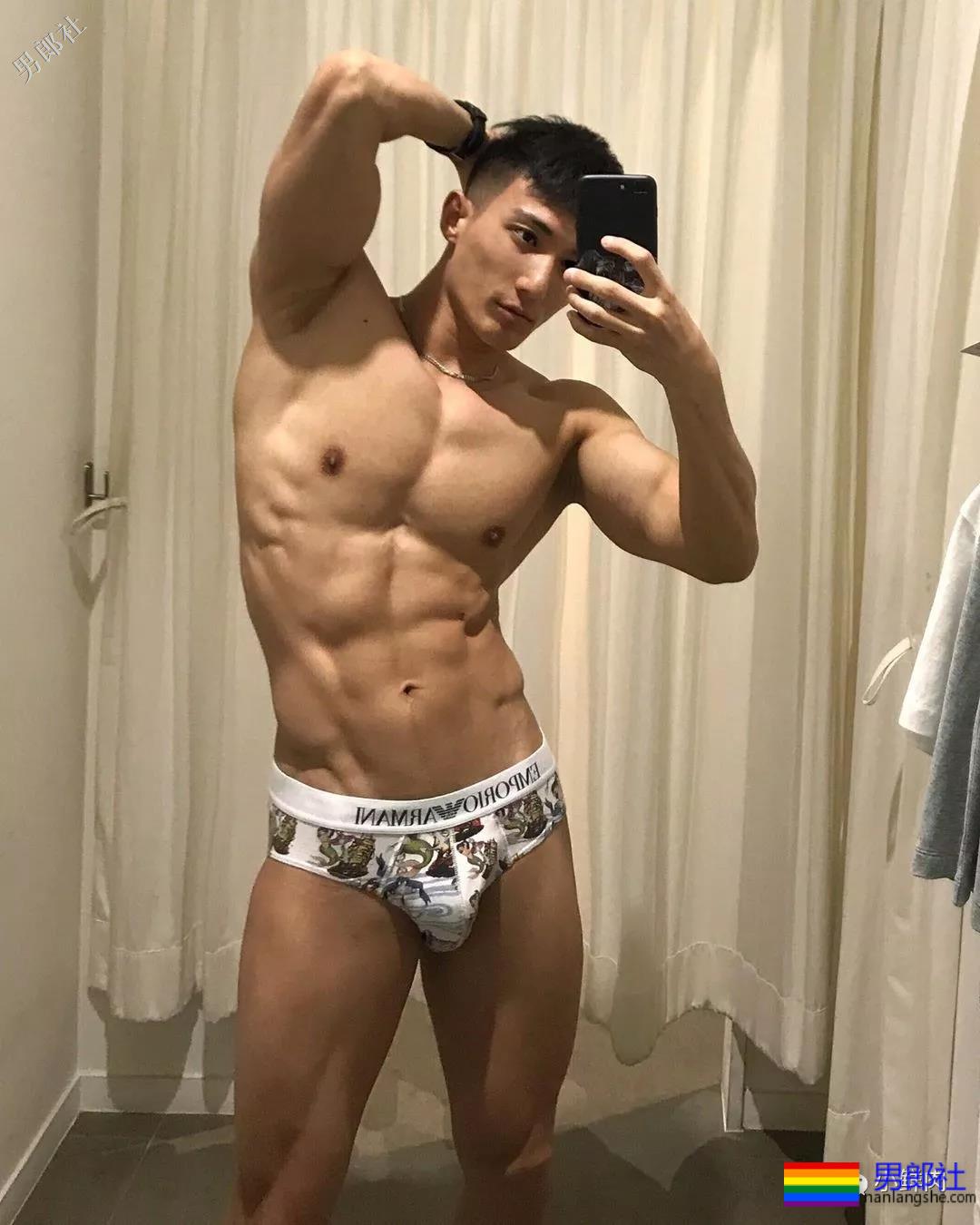 男模赵亮最新泳裤硬照一览，这谁能遭得住啊？ - 51虹马