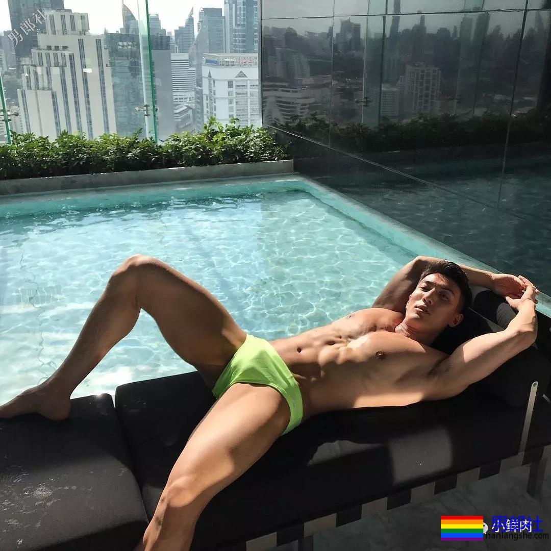 男模赵亮最新泳裤硬照一览，这谁能遭得住啊？ - 51虹马