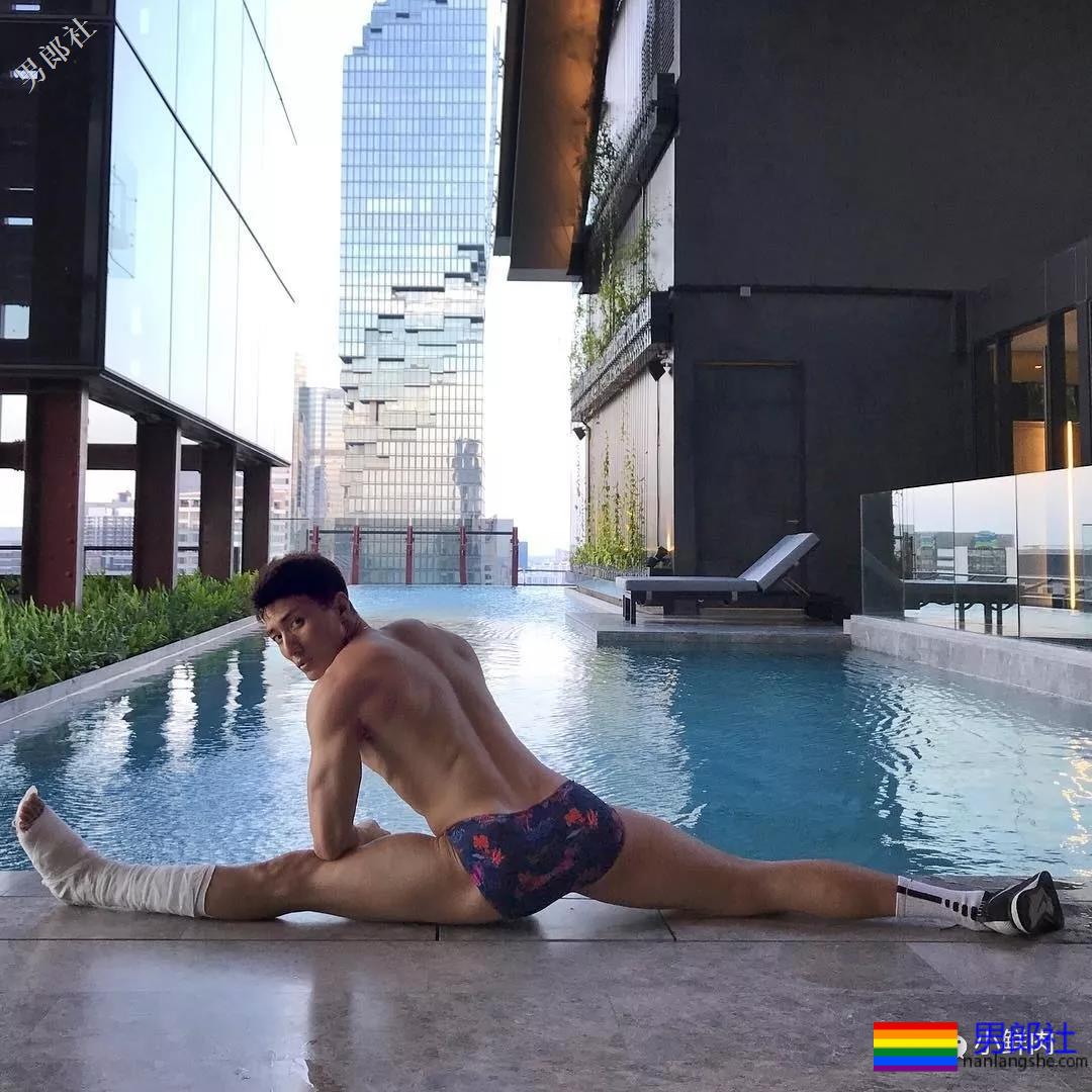 男模赵亮最新泳裤硬照一览，这谁能遭得住啊？ - 51虹马