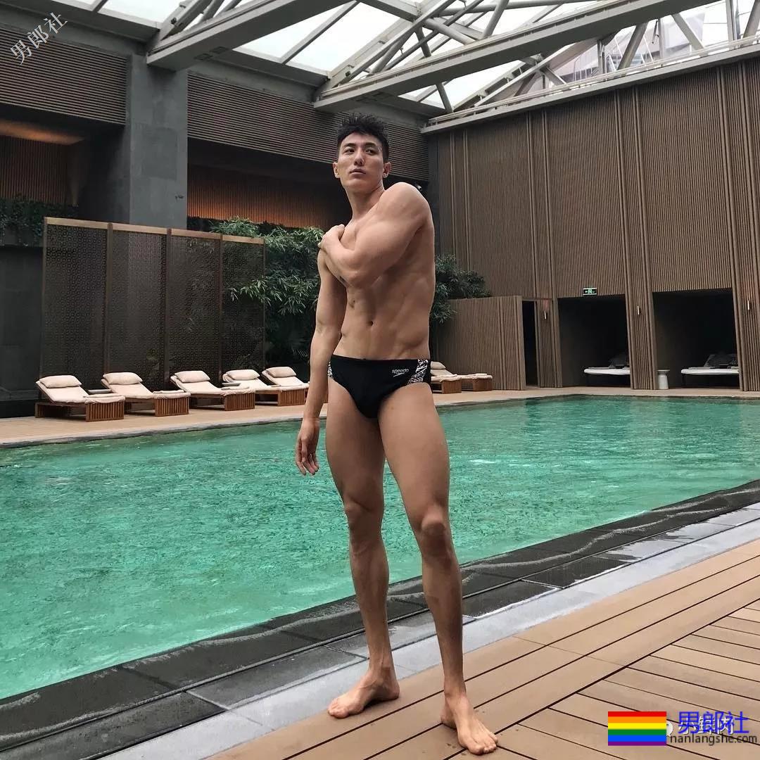 男模赵亮最新泳裤硬照一览，这谁能遭得住啊？ - 51虹马