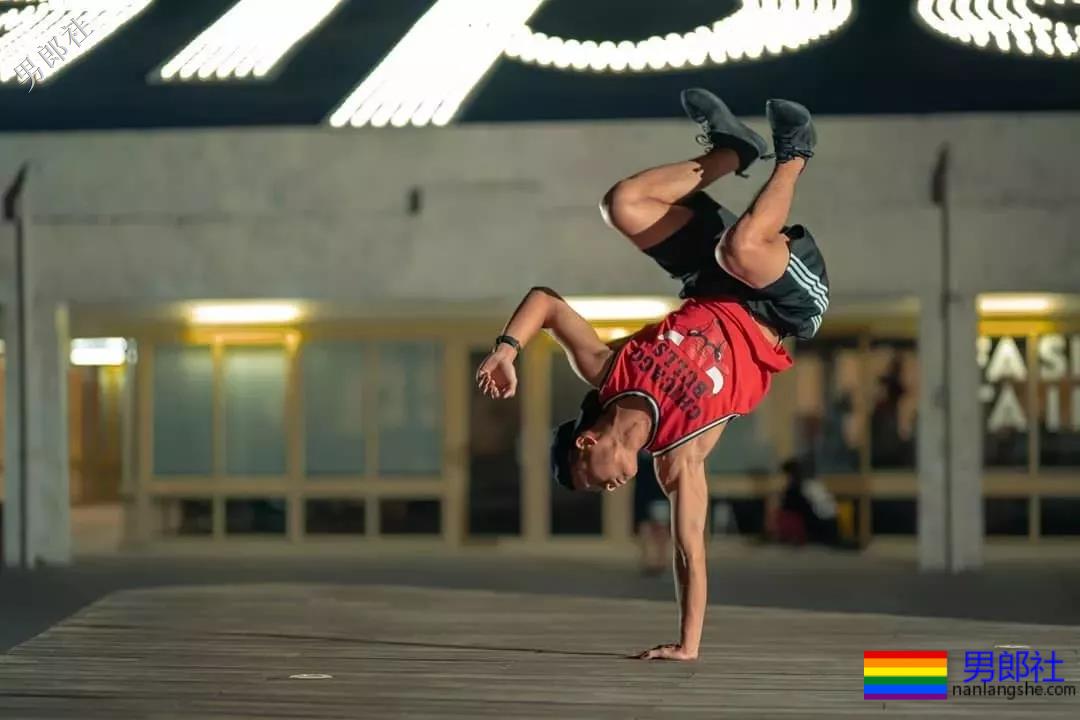 32位肌肉名媛出镜蔡依林MV，私下竟然还有拍片野郎！ - 51虹马