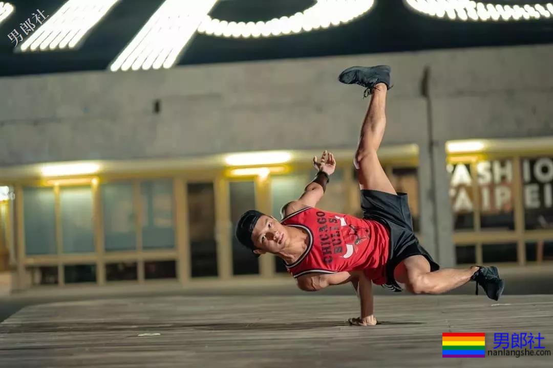 32位肌肉名媛出镜蔡依林MV，私下竟然还有拍片野郎！ - 51虹马