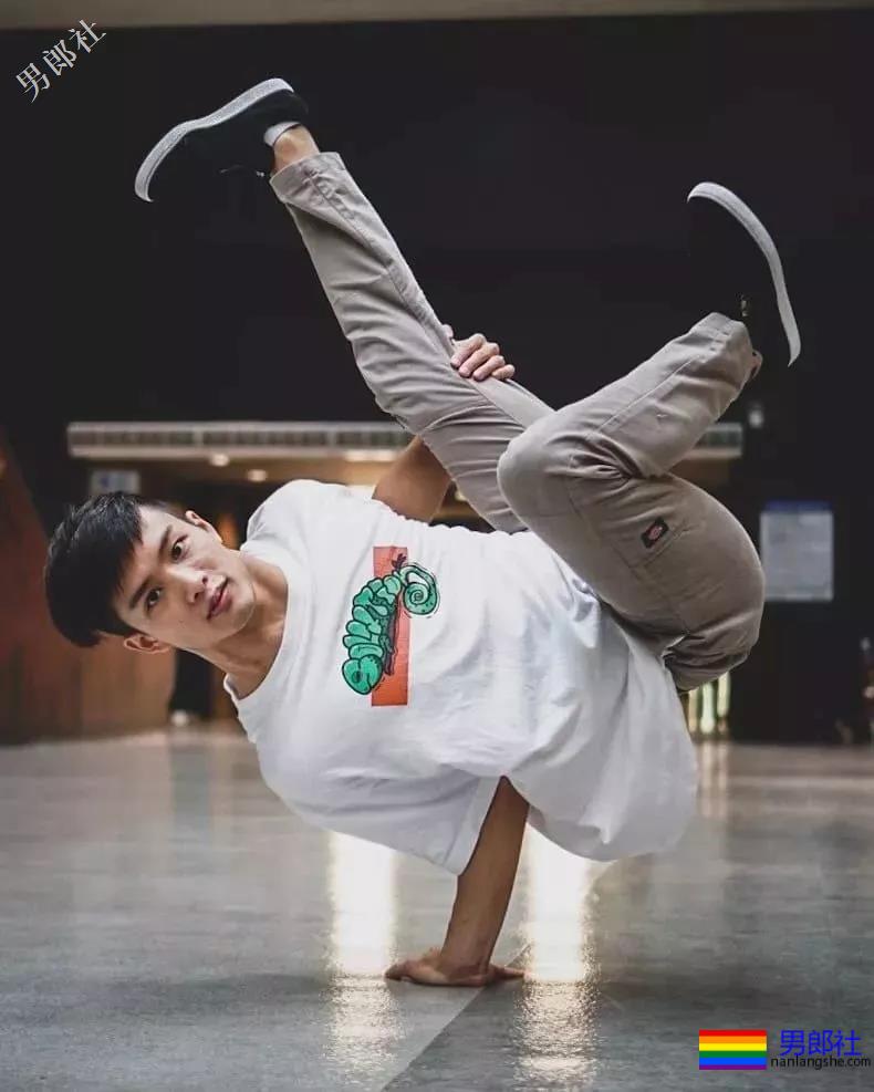 32位肌肉名媛出镜蔡依林MV,私下竟然还有拍片野郎! - 51虹马 32位肌肉名媛出镜蔡依林MV,私下竟然还有拍片野郎! - 51虹马