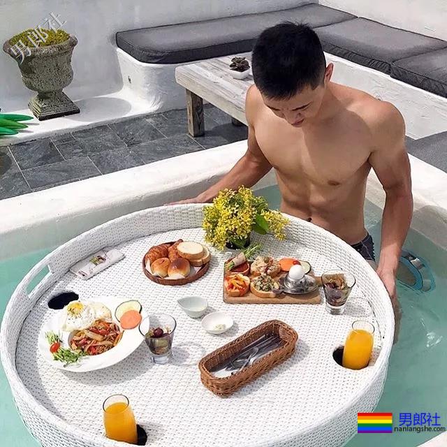 一身腱子肌肉的电线维修工，长得帅气动手能力超强！ - 51虹马