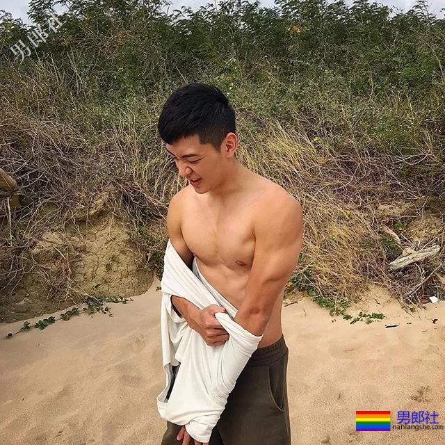 一身腱子肌肉的电线维修工，长得帅气动手能力超强！ - 51虹马