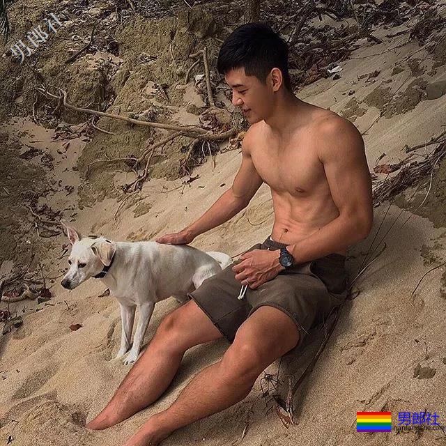 一身腱子肌肉的电线维修工，长得帅气动手能力超强！ - 51虹马