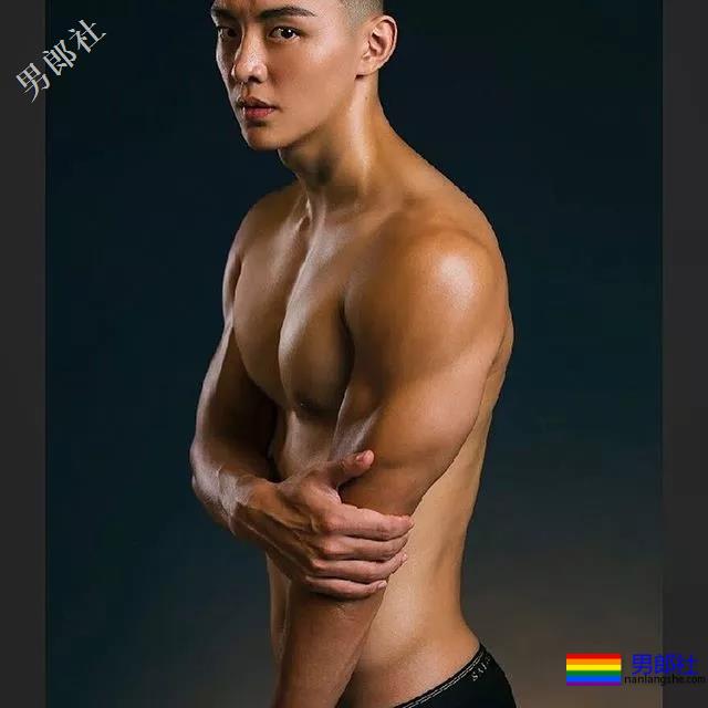 一身腱子肌肉的电线维修工，长得帅气动手能力超强！ - 51虹马