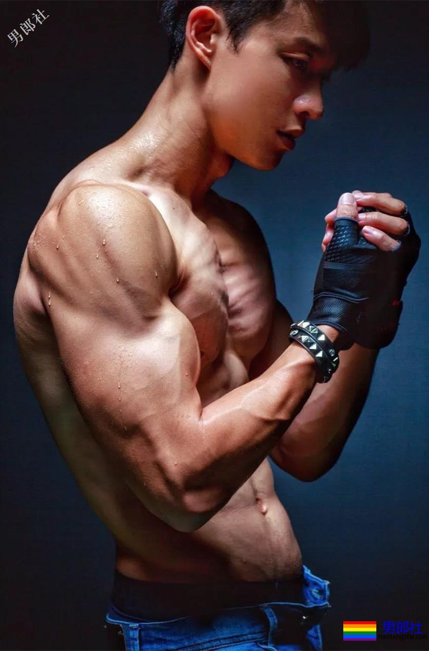 初夏的美好肉体合集！这些当红肌肉小狼狗，也太好看了吧！ - 51虹马