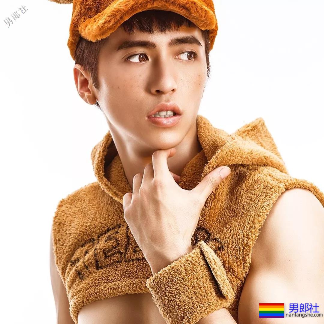 初夏的美好肉体合集！这些当红肌肉小狼狗，也太好看了吧！ - 51虹马