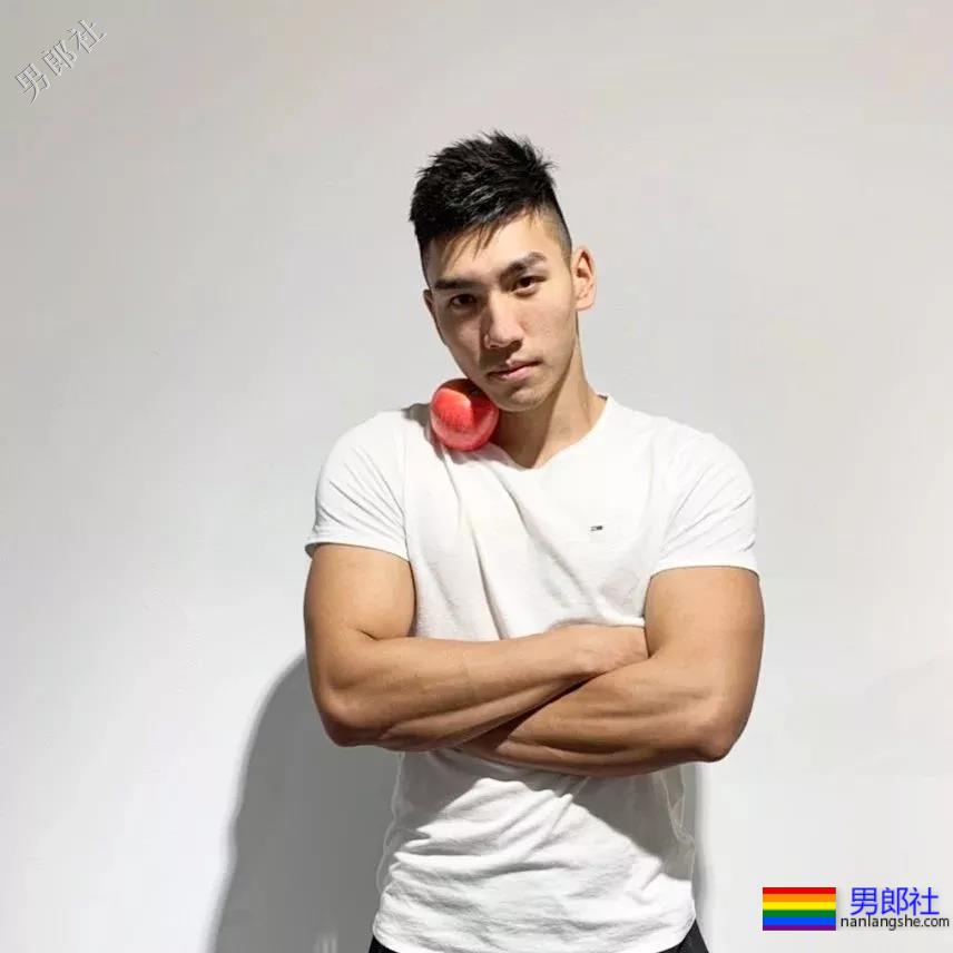 初夏的美好肉体合集！这些当红肌肉小狼狗，也太好看了吧！ - 51虹马