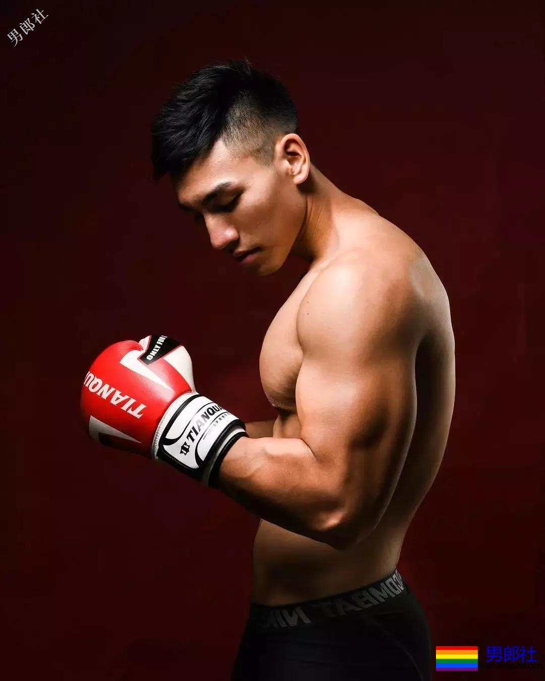 初夏的美好肉体合集！这些当红肌肉小狼狗，也太好看了吧！ - 51虹马