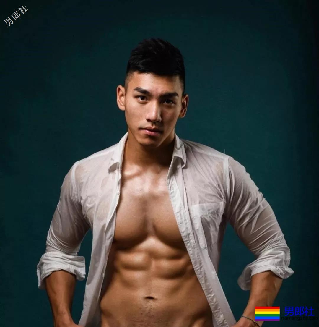 初夏的美好肉体合集！这些当红肌肉小狼狗，也太好看了吧！ - 51虹马