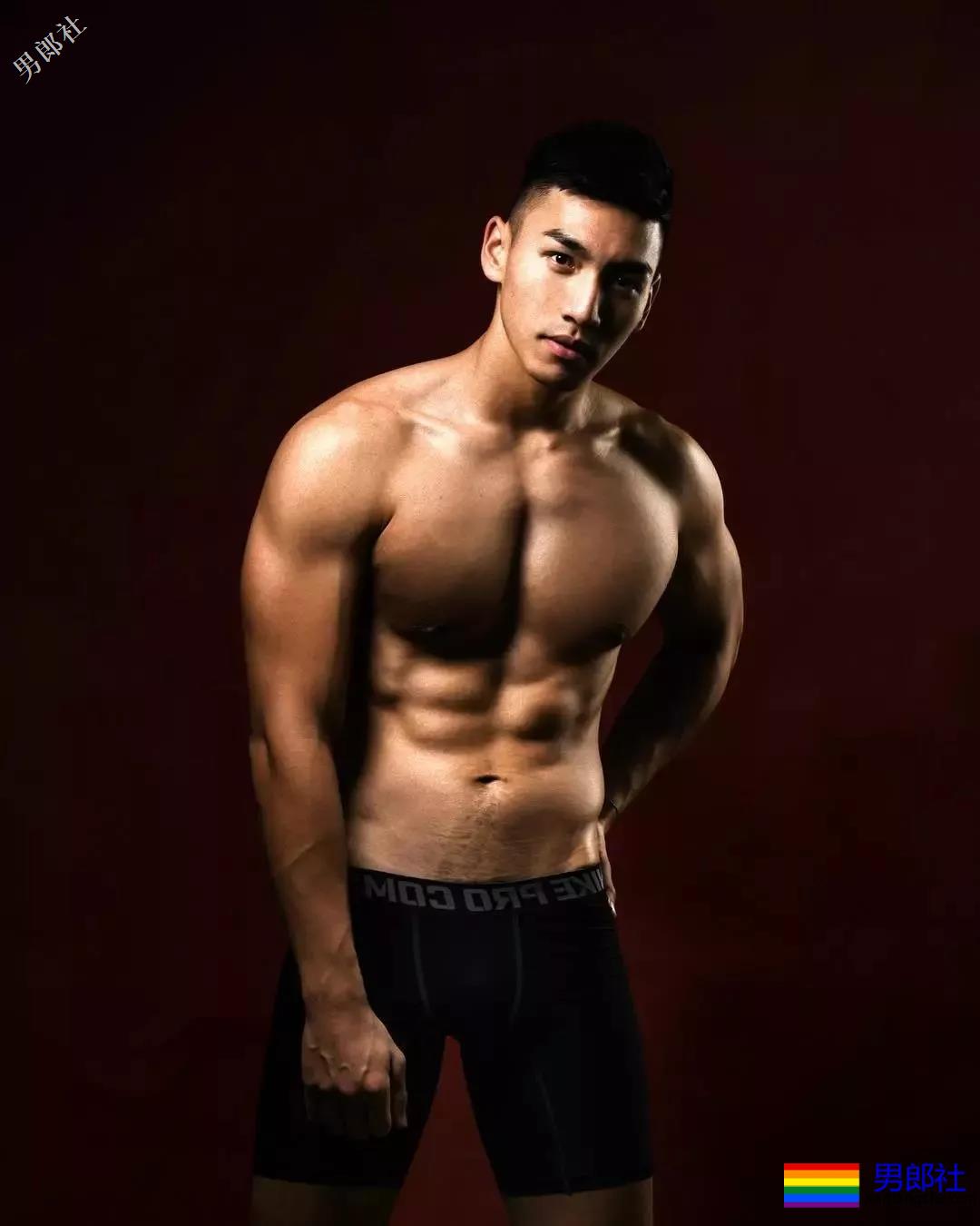 初夏的美好肉体合集！这些当红肌肉小狼狗，也太好看了吧！ - 51虹马