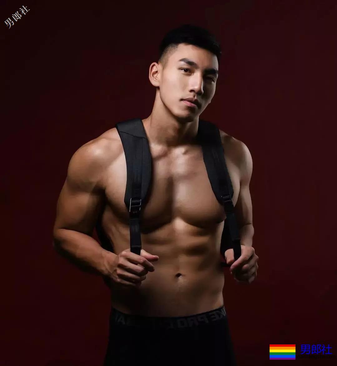 初夏的美好肉体合集！这些当红肌肉小狼狗，也太好看了吧！ - 51虹马