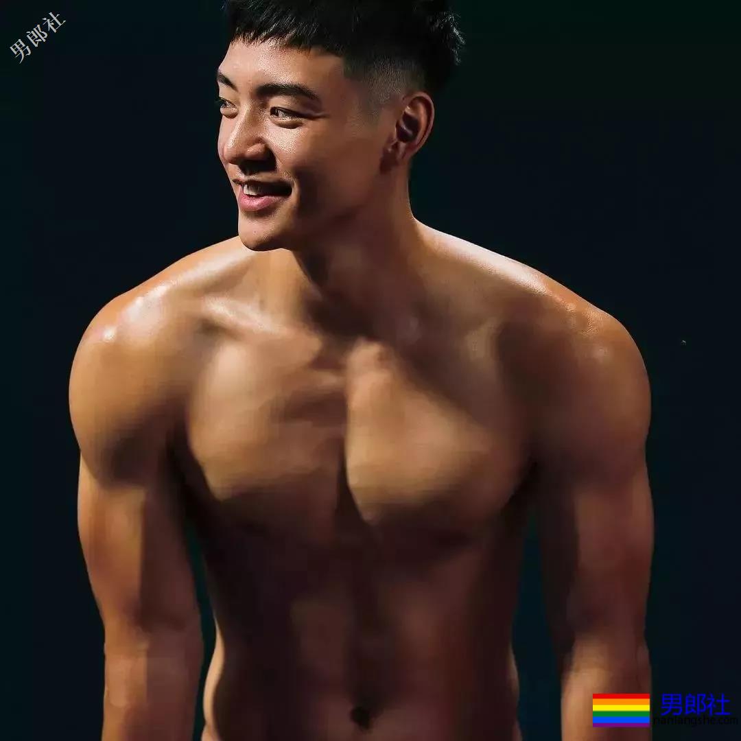 初夏的美好肉体合集！这些当红肌肉小狼狗，也太好看了吧！ - 51虹马