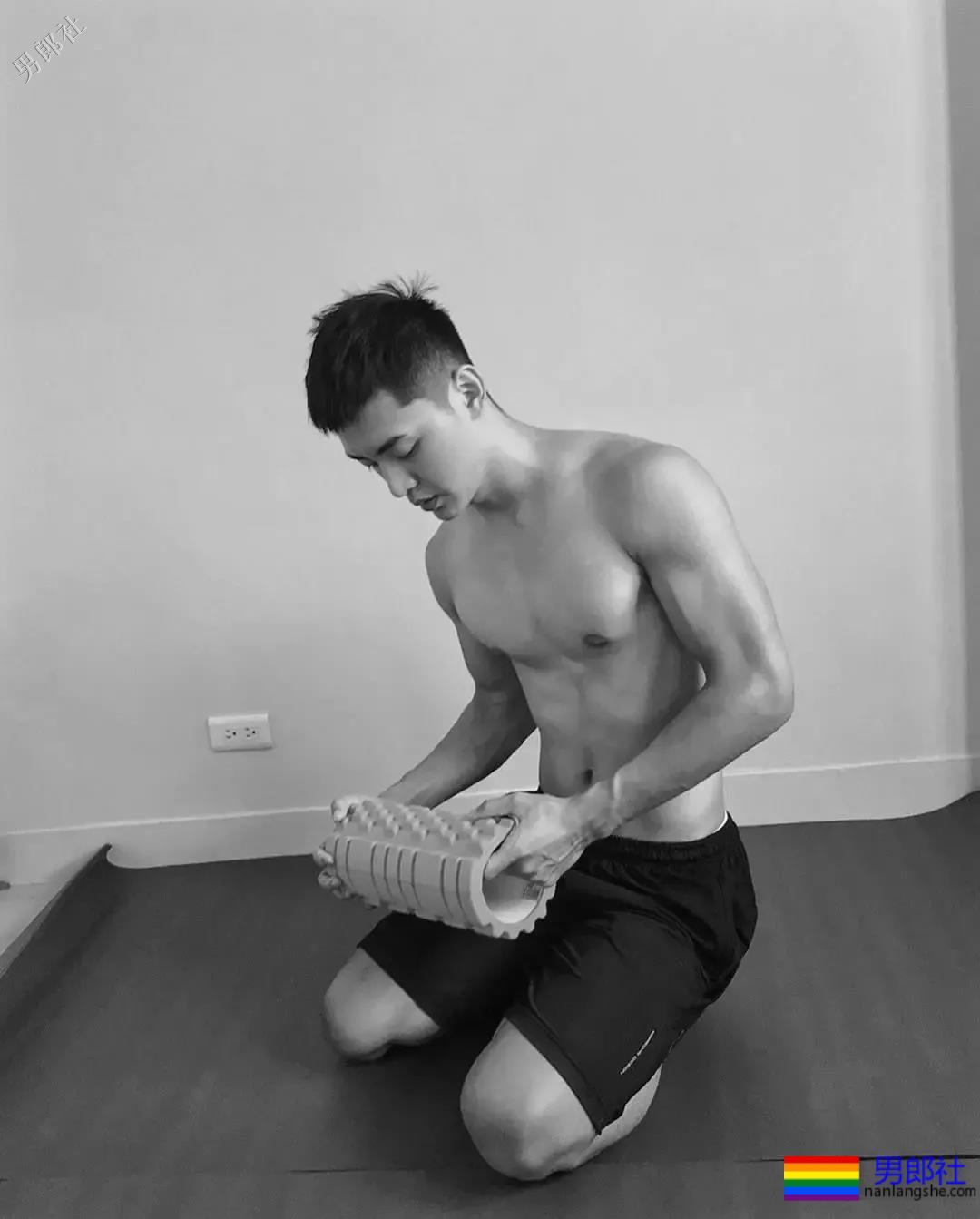 初夏的美好肉体合集！这些当红肌肉小狼狗，也太好看了吧！ - 51虹马