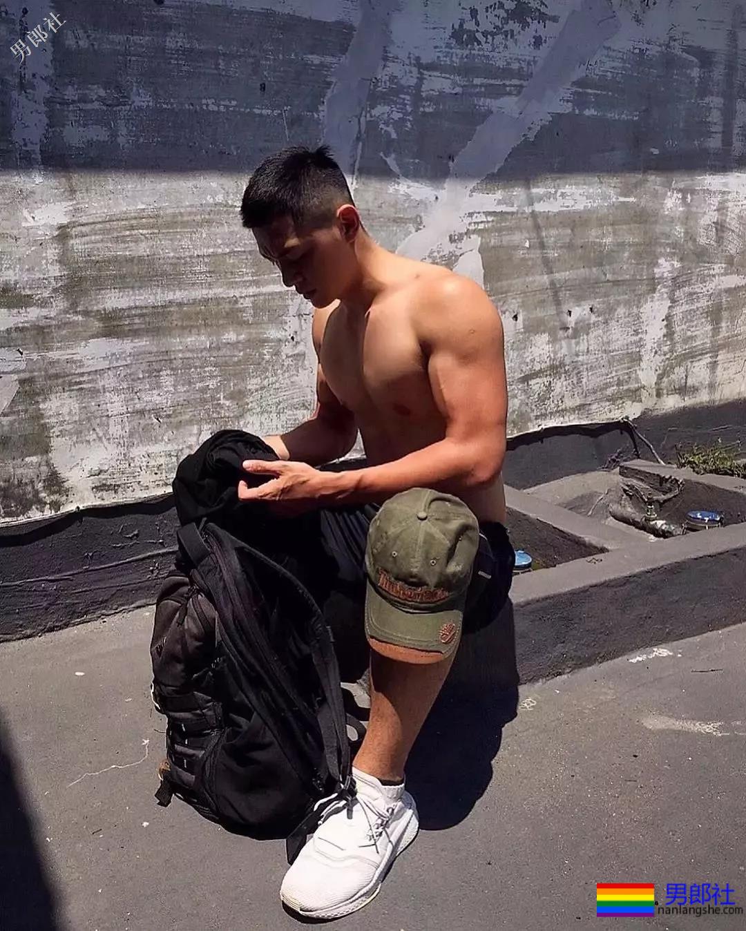 初夏的美好肉体合集！这些当红肌肉小狼狗，也太好看了吧！ - 51虹马