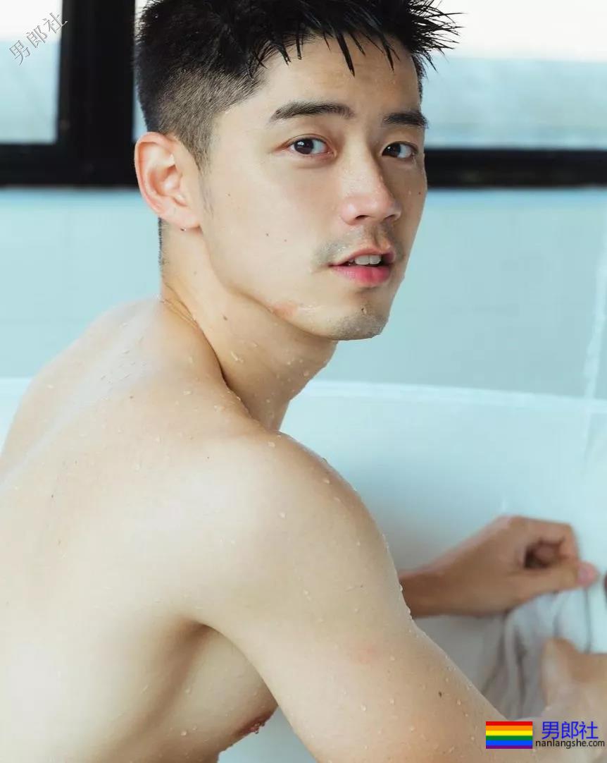 初夏的美好肉体合集！这些当红肌肉小狼狗，也太好看了吧！ - 51虹马