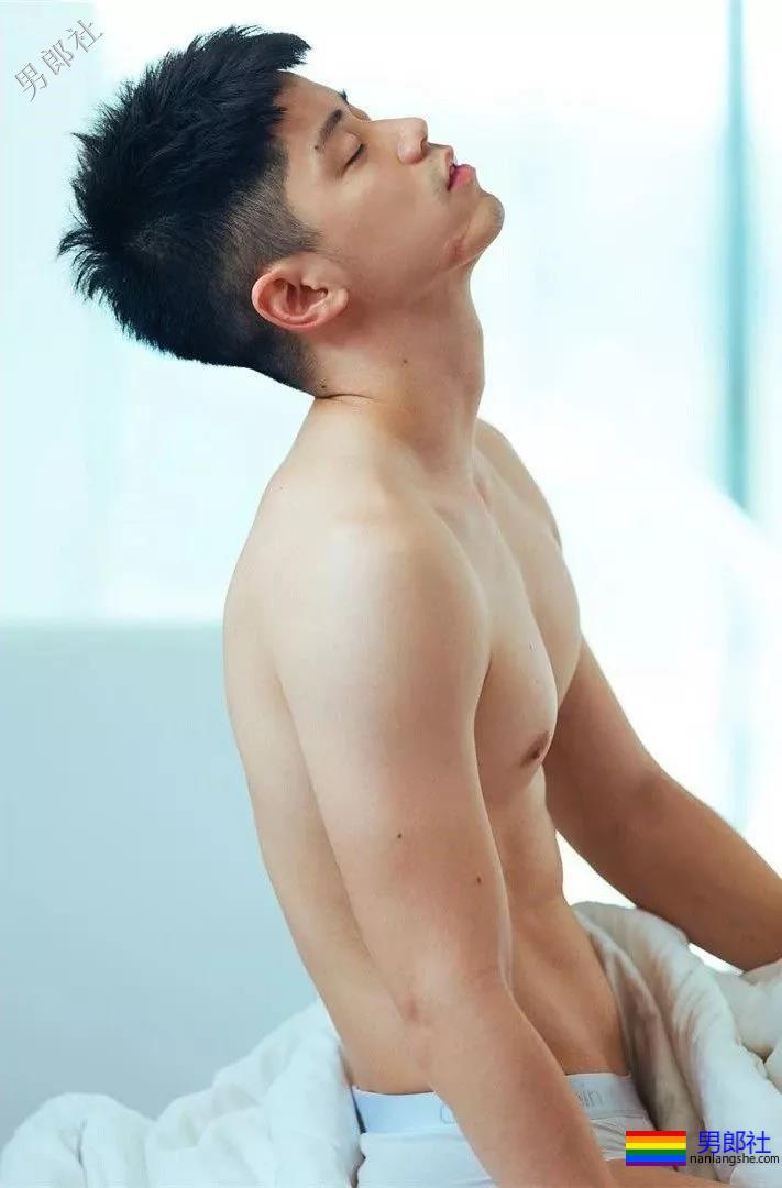 初夏的美好肉体合集！这些当红肌肉小狼狗，也太好看了吧！ - 51虹马