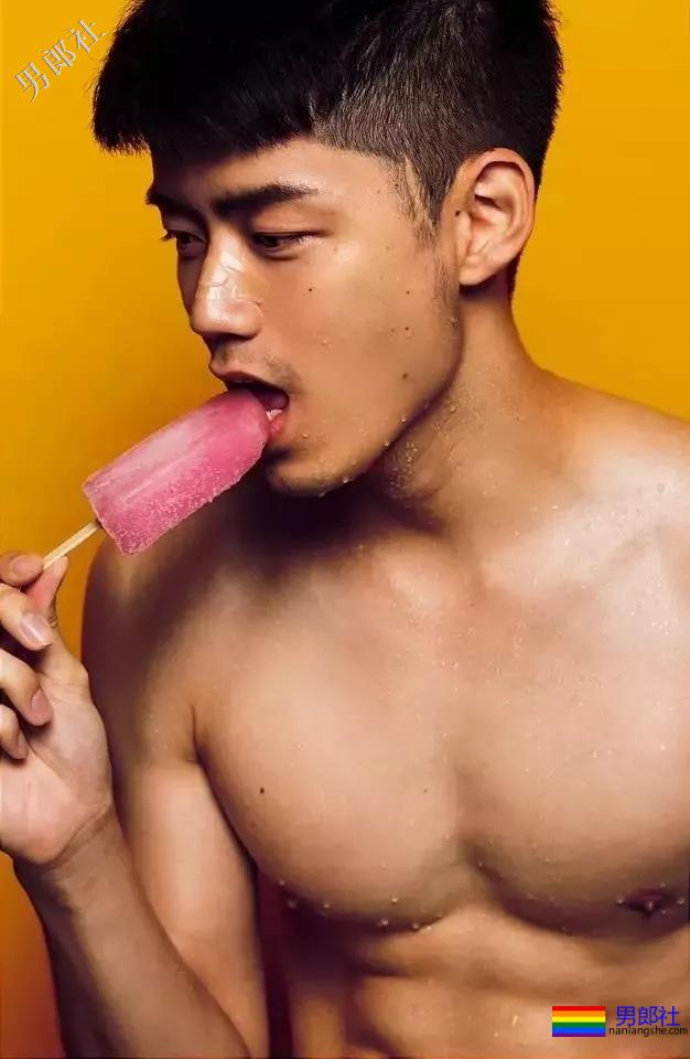 初夏的美好肉体合集！这些当红肌肉小狼狗，也太好看了吧！ - 51虹马