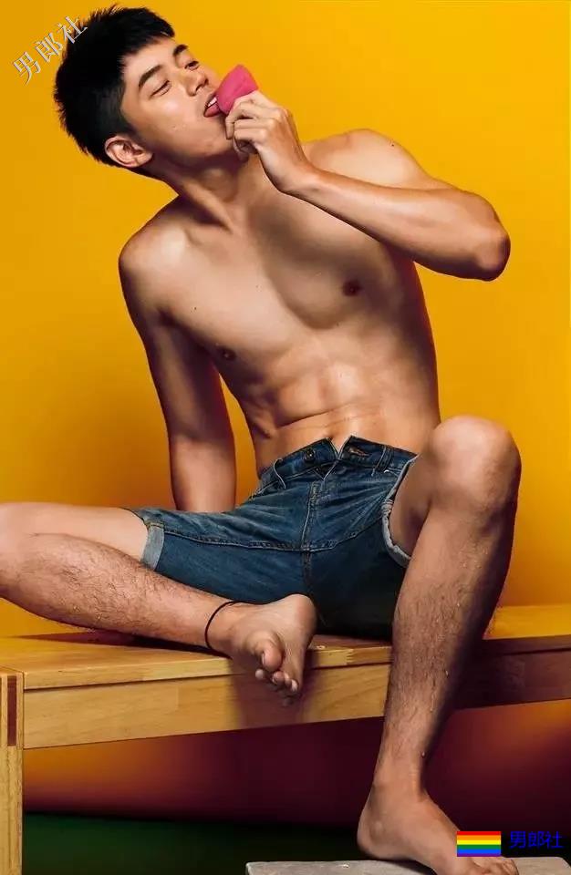 初夏的美好肉体合集！这些当红肌肉小狼狗，也太好看了吧！ - 51虹马