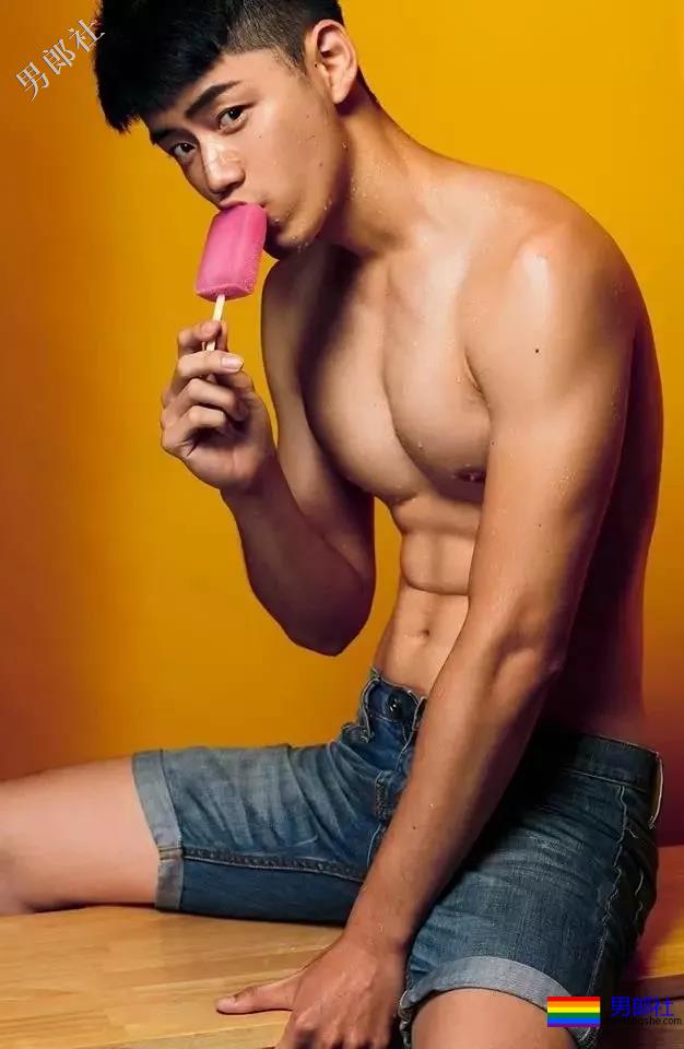 初夏的美好肉体合集！这些当红肌肉小狼狗，也太好看了吧！ - 51虹马