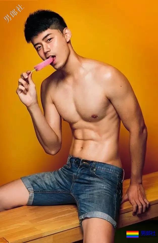 初夏的美好肉体合集！这些当红肌肉小狼狗，也太好看了吧！ - 51虹马