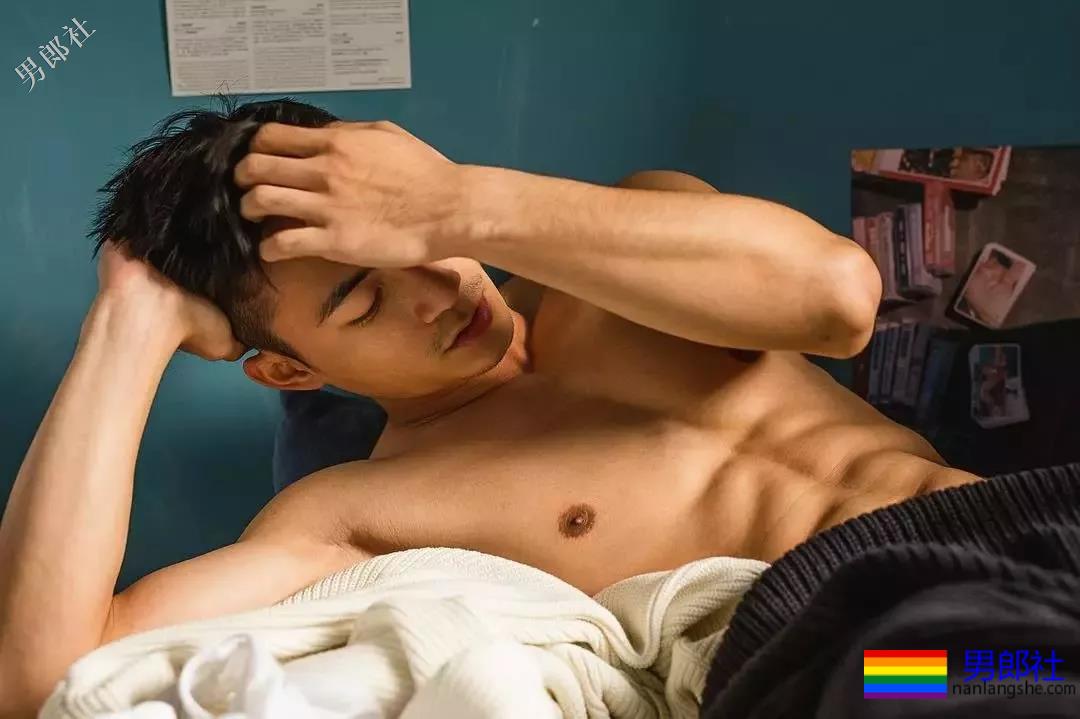 初夏的美好肉体合集！这些当红肌肉小狼狗，也太好看了吧！ - 51虹马