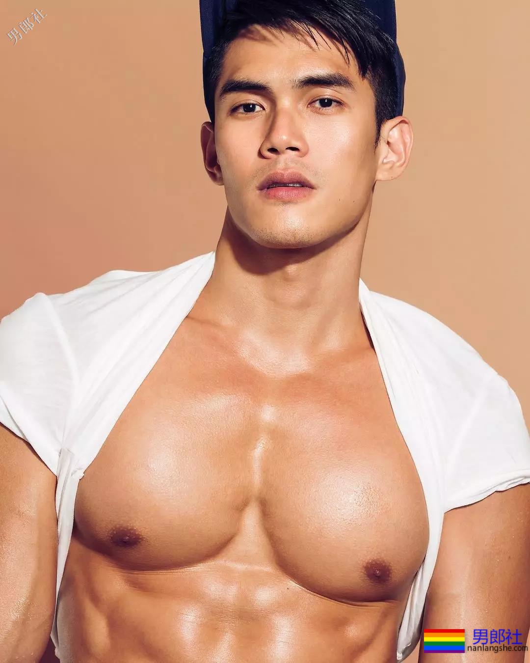 初夏的美好肉体合集！这些当红肌肉小狼狗，也太好看了吧！ - 51虹马