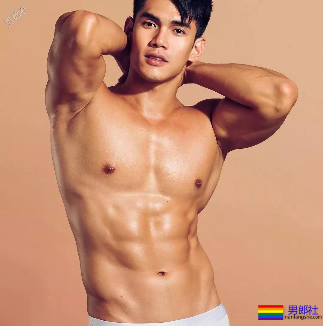 初夏的美好肉体合集！这些当红肌肉小狼狗，也太好看了吧！ - 51虹马