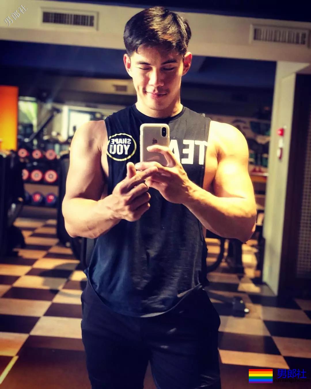 初夏的美好肉体合集！这些当红肌肉小狼狗，也太好看了吧！ - 51虹马