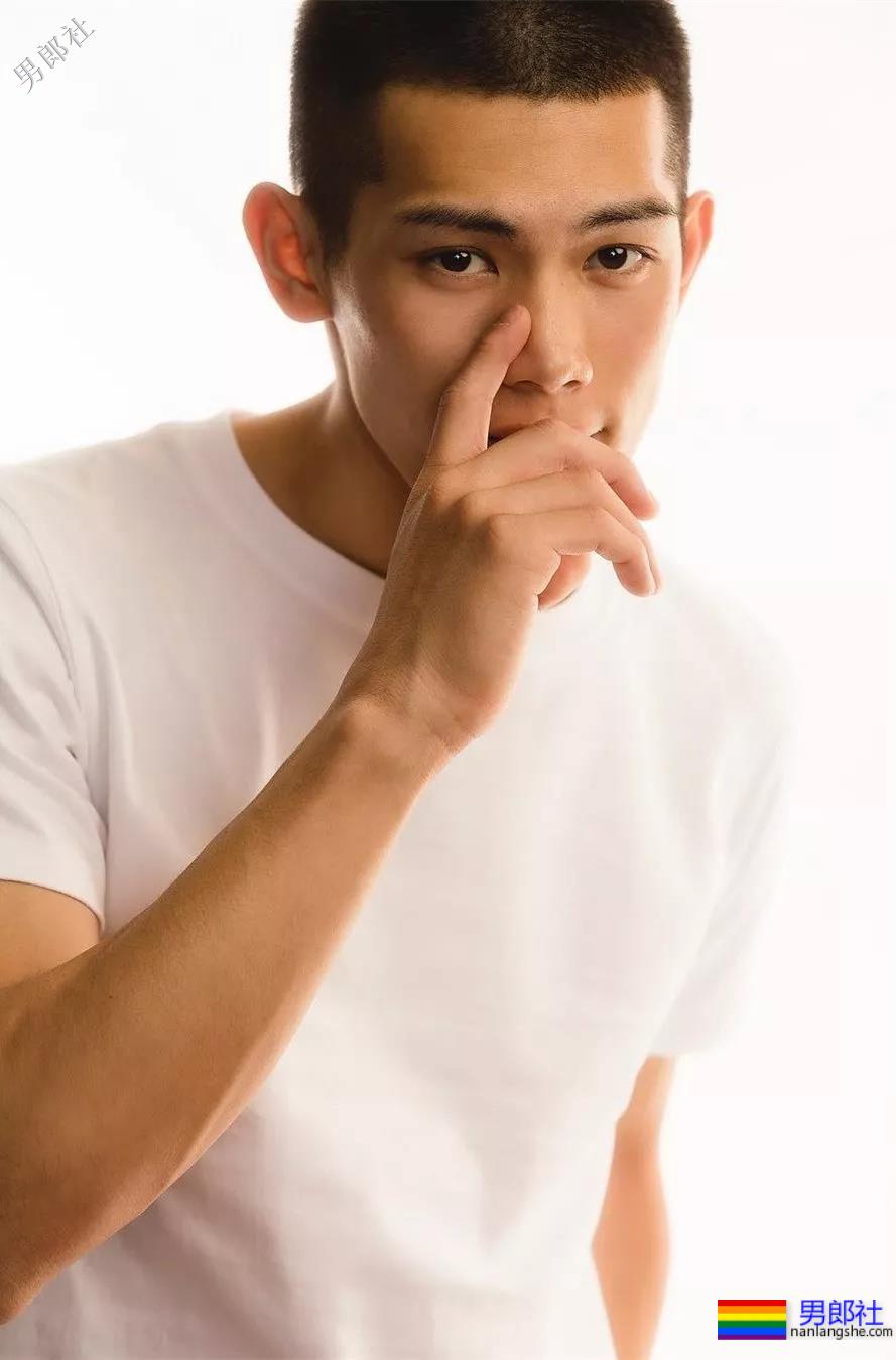 初夏的美好肉体合集！这些当红肌肉小狼狗，也太好看了吧！ - 51虹马