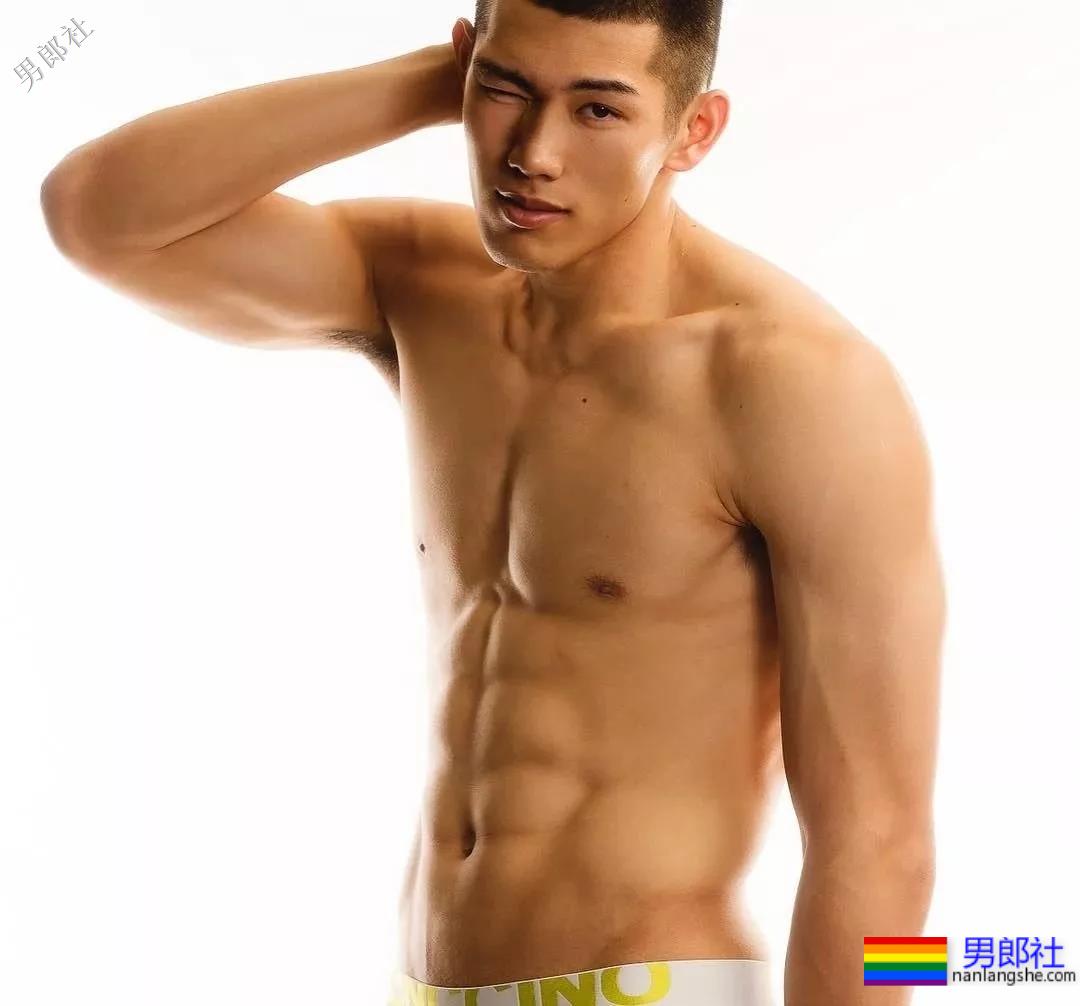 初夏的美好肉体合集！这些当红肌肉小狼狗，也太好看了吧！ - 51虹马