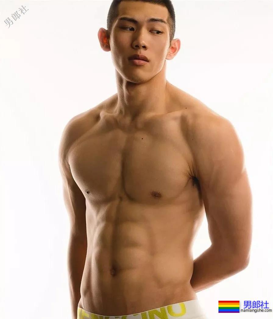 初夏的美好肉体合集！这些当红肌肉小狼狗，也太好看了吧！ - 51虹马