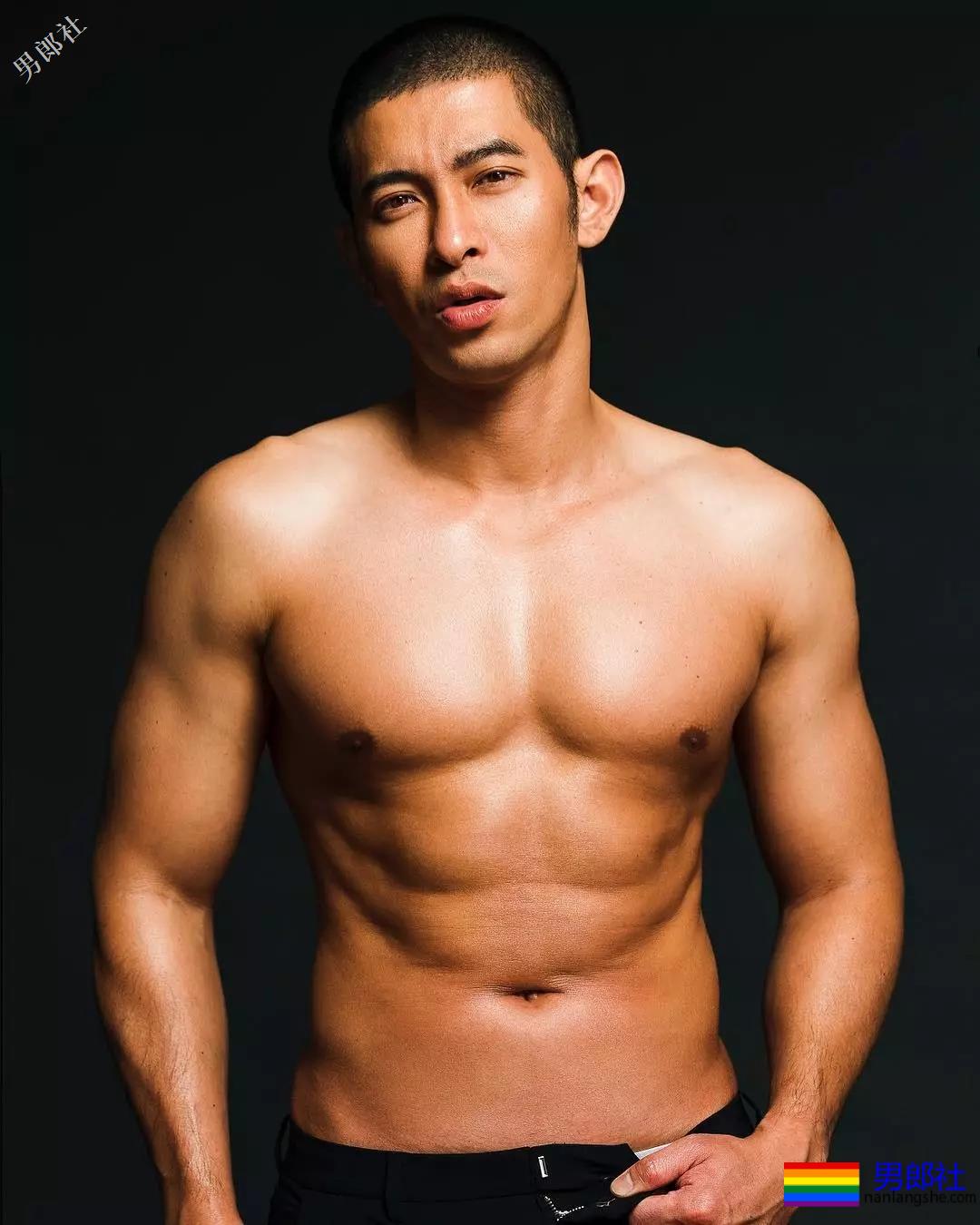 初夏的美好肉体合集！这些当红肌肉小狼狗，也太好看了吧！ - 51虹马