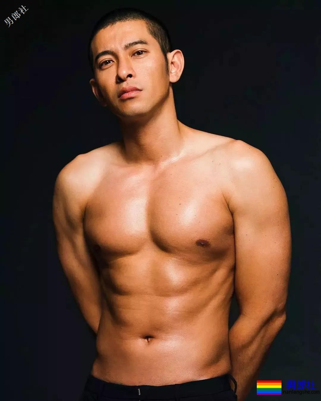 初夏的美好肉体合集！这些当红肌肉小狼狗，也太好看了吧！ - 51虹马